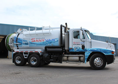 Truck Groupe Sanyvan - Our fleet - Montréal - Drainage québécois