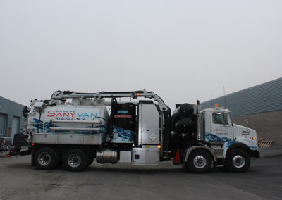 Truck Groupe Sanyvan two - Our fleet - Montréal - Drainage québécois